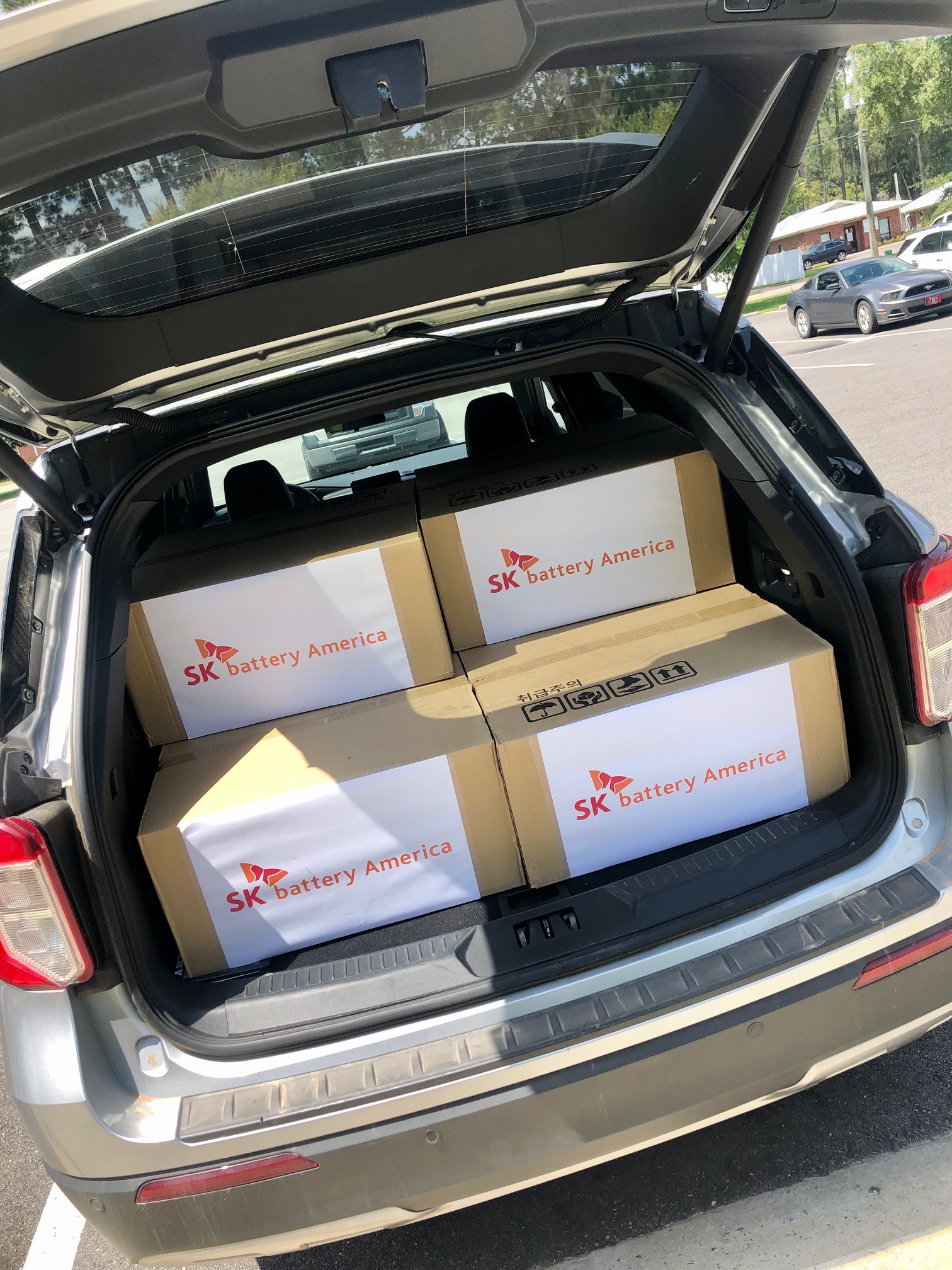 2,000 Masks Donated to Hospital Personnel by  Congressman Buddy Carter and SK battery America